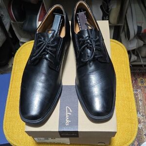 Clarks Men's Shiny Black Leather Derbys